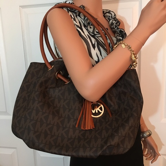*** SALE*** Michael Kors Brown Tote - Picture 3 of 5